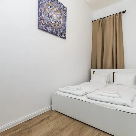 Venus - Almassy Park Ii Apartment